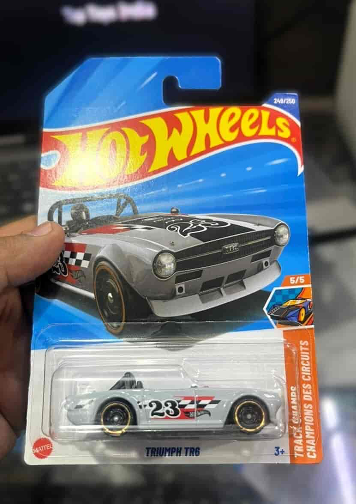 HOTWHEELS “TRIUMPH TR6”