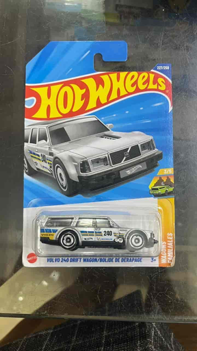 HOTWHEELS “VOLVO 240 DRIFT WAGON”
